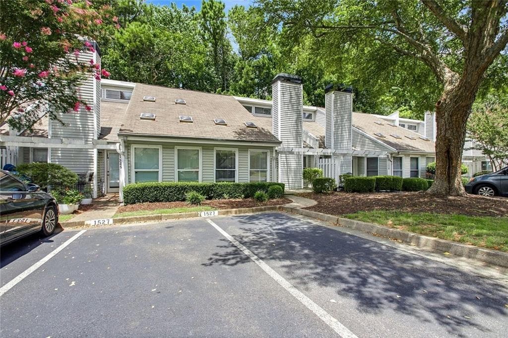 2 bedroom, 2 bathroom, 1,241 sq ft condominium for sale at 1527 Planters Ridge Lane, Alpharetta, GA 30004 — photo 3