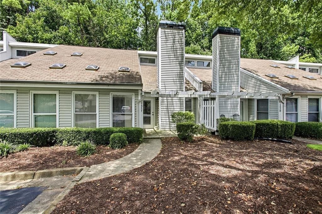 2 bedroom, 2 bathroom, 1,241 sq ft condominium for sale at 1527 Planters Ridge Lane, Alpharetta, GA 30004 — photo 4