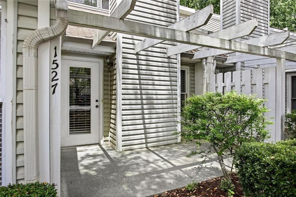 2 bedroom, 2 bathroom, 1,241 sq ft condominium for sale at 1527 Planters Ridge Lane, Alpharetta, GA 30004 — photo 5