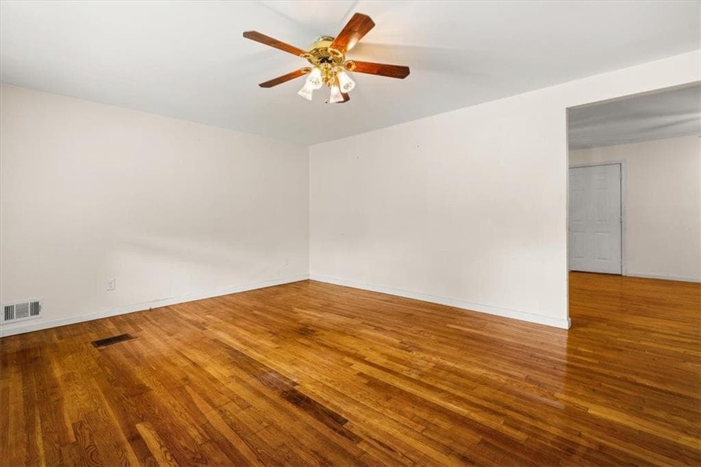 3 bedroom, 2 bathroom, 1,379 sq ft single family residence for sale at 3961 Camelot Court, Tucker, GA 30084 — photo 4