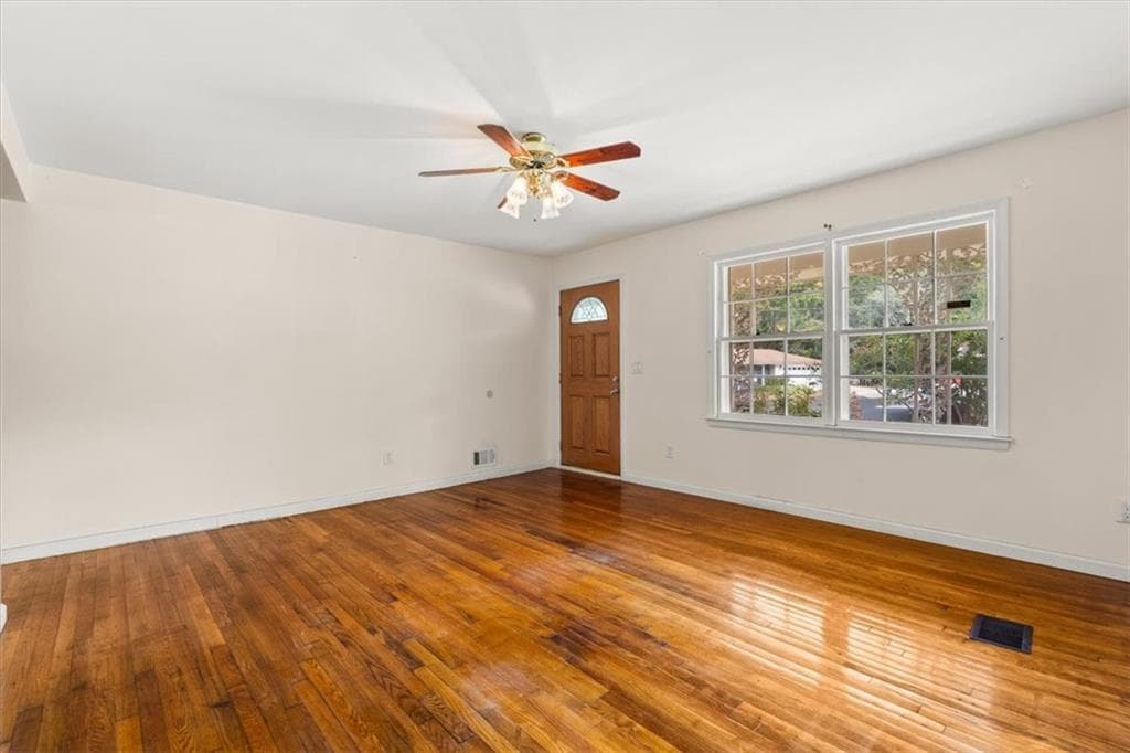 3 bedroom, 2 bathroom, 1,379 sq ft single family residence for sale at 3961 Camelot Court, Tucker, GA 30084 — photo 5
