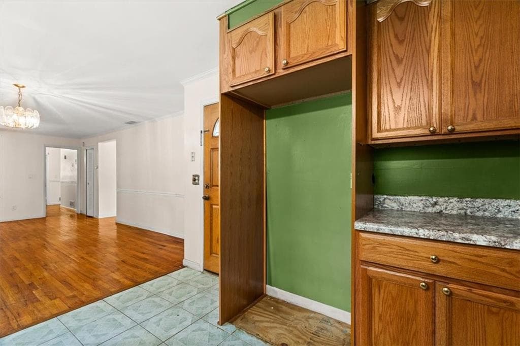 3 bedroom, 2 bathroom, 1,379 sq ft single family residence for sale at 3961 Camelot Court, Tucker, GA 30084 — photo 10