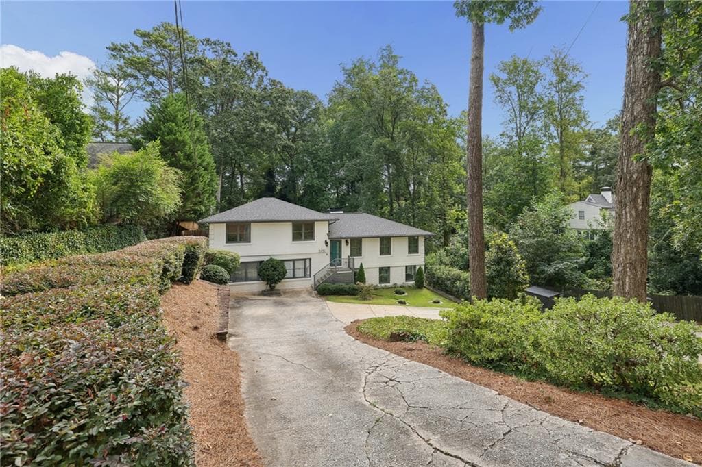 6 bedroom, 4 bathroom, 2,855 sq ft single family residence for sale at 3131 Dale Drive, Atlanta, GA 30305 — photo 2