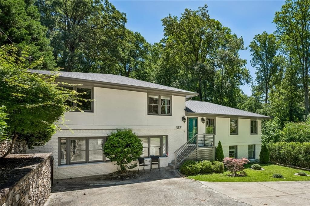 6 bedroom, 4 bathroom, 2,855 sq ft single family residence for sale at 3131 Dale Drive, Atlanta, GA 30305 — photo 4