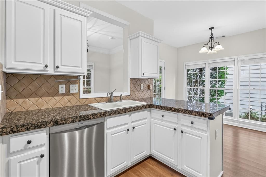 4 bedroom, 3 bathroom, 2,305 sq ft single family residence for sale at 2838 Winter Rose Court, Dunwoody, GA 30360 — photo 9