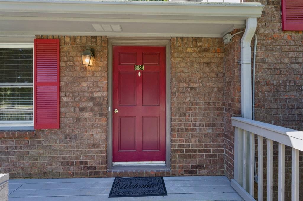 3 bedroom, 2 bathroom, 1,835 sq ft single family residence under contract at 6684 Redwood Drive, Douglasville, GA 30135 — photo 4