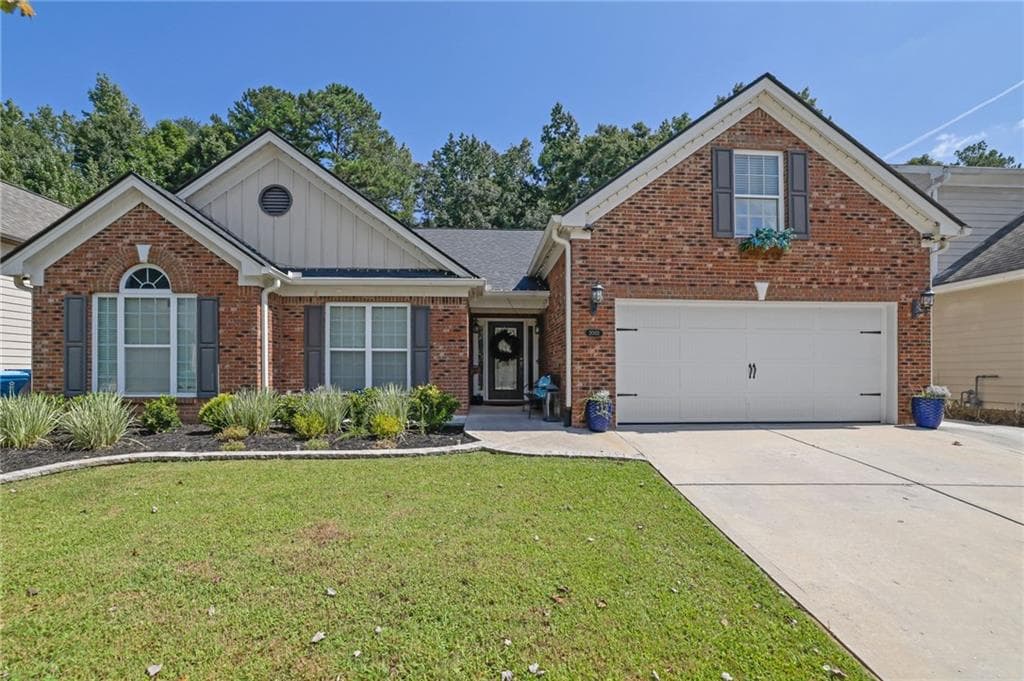4 bedroom, 2 bathroom, 2,539 sq ft single family residence for sale at 2003 Jameson Circle, Lawrenceville, GA 30043 — photo 2