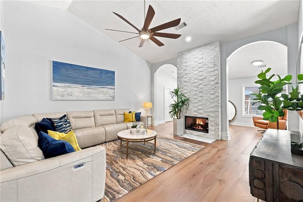 4 bedroom, 2 bathroom, 2,539 sq ft single family residence for sale at 2003 Jameson Circle, Lawrenceville, GA 30043 — photo 7