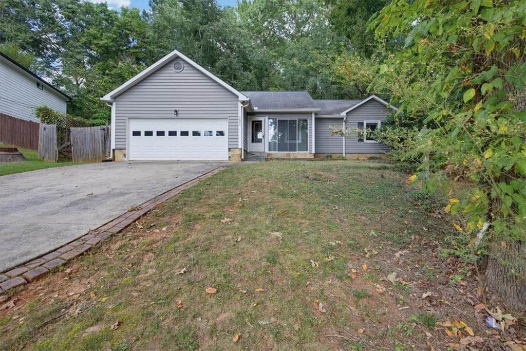 3 bedroom, 2 bathroom, 1,417 sq ft single family residence for sale at 2805 Varlet Court, Snellville, GA 30039 — photo 1 of 30