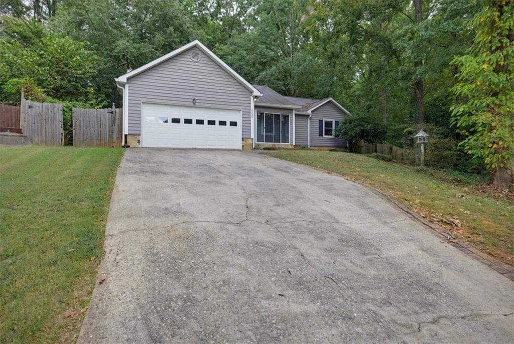 3 bedroom, 2 bathroom, 1,417 sq ft single family residence for sale at 2805 Varlet Court, Snellville, GA 30039 — photo 2