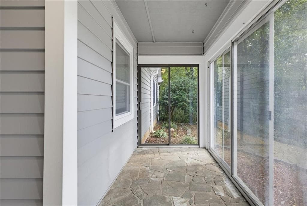 3 bedroom, 2 bathroom, 1,417 sq ft single family residence for sale at 2805 Varlet Court, Snellville, GA 30039 — photo 3