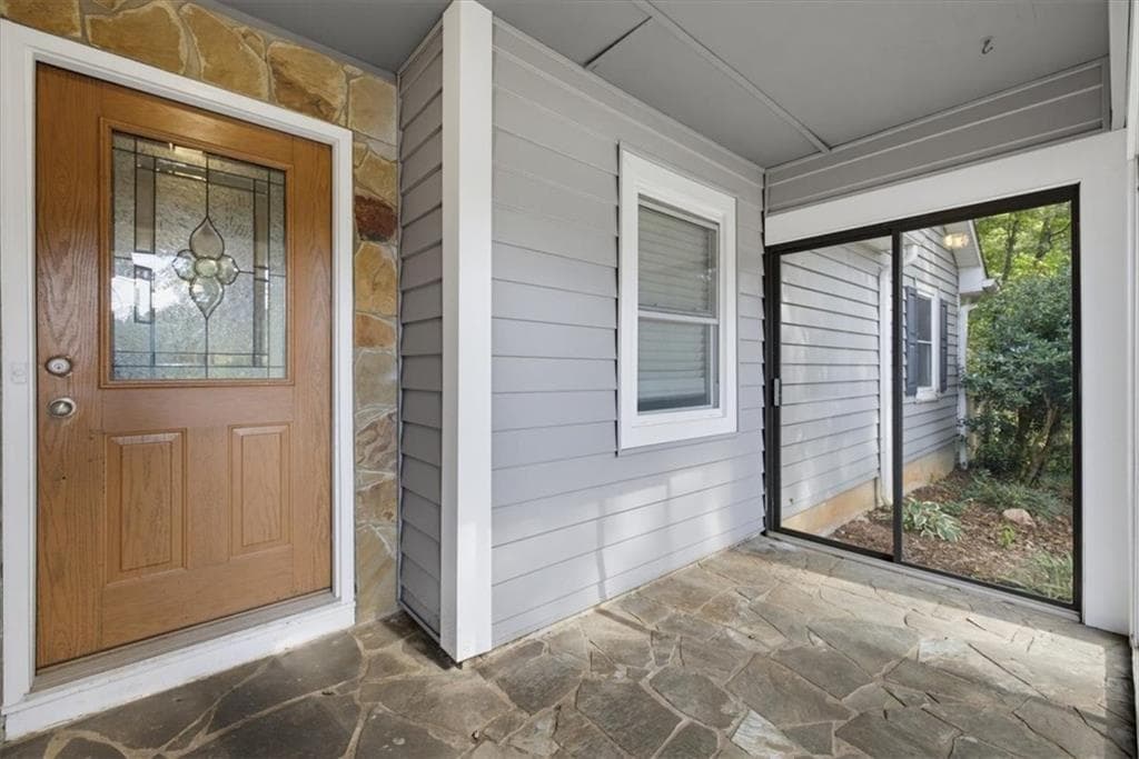 3 bedroom, 2 bathroom, 1,417 sq ft single family residence for sale at 2805 Varlet Court, Snellville, GA 30039 — photo 4