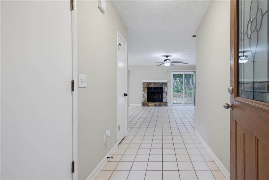 3 bedroom, 2 bathroom, 1,417 sq ft single family residence for sale at 2805 Varlet Court, Snellville, GA 30039 — photo 5