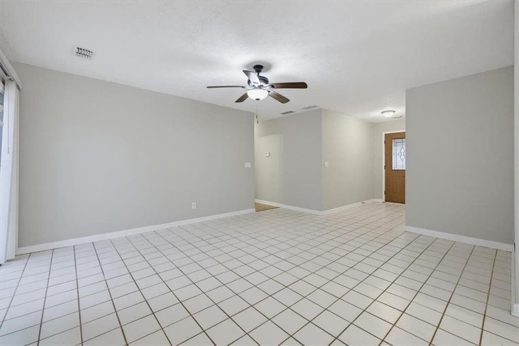 3 bedroom, 2 bathroom, 1,417 sq ft single family residence for sale at 2805 Varlet Court, Snellville, GA 30039 — photo 10