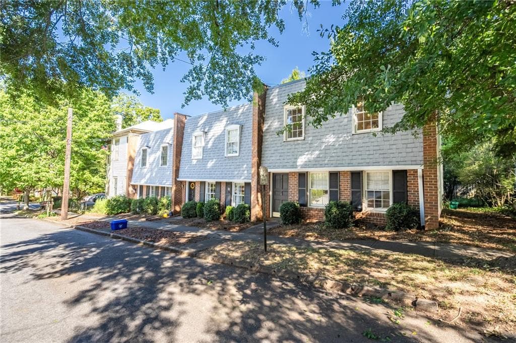 2 bedroom, 2 bathroom, 1,344 sq ft townhouse for sale at 241 Montgomery Street, Decatur, GA 30030 — photo 3