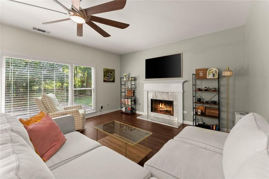 4 bedroom, 3 bathroom, 2,662 sq ft single family residence for sale at 6280 Clear Spring Lane, Flowery Branch, GA 30542 — photo 4