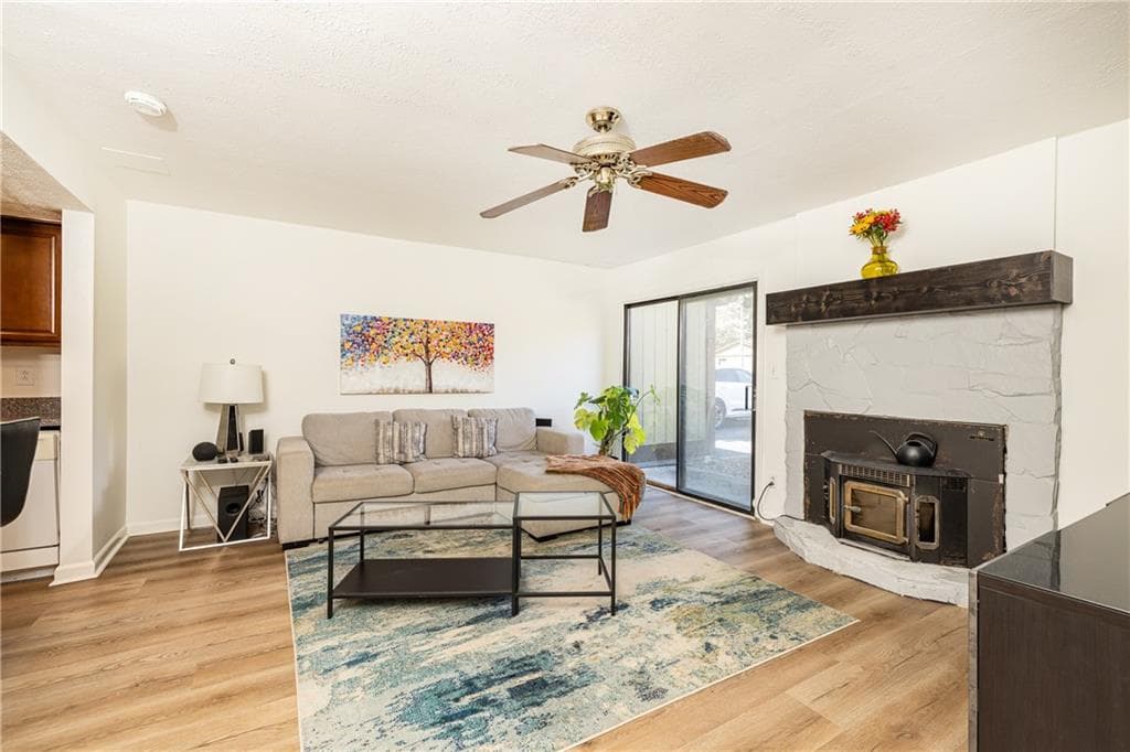 3 bedroom, 3 bathroom, 1,724 sq ft townhouse for sale at 2702 Meadow Mere, Atlanta, GA 30341 — photo 4