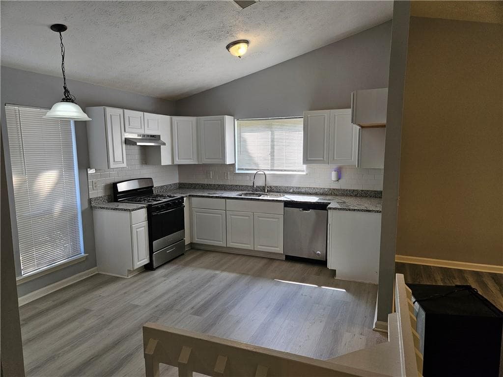 3 bedroom, 2 bathroom, 1,562 sq ft single family residence for sale at 3251 Forette Lane, Lithonia, GA 30038 — photo 3