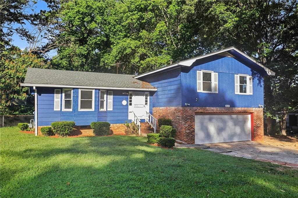 3 bedroom, 3 bathroom, 1,701 sq ft single family residence for sale at 8121 Woodcliff Trail, Riverdale, GA 30274 — photo 3
