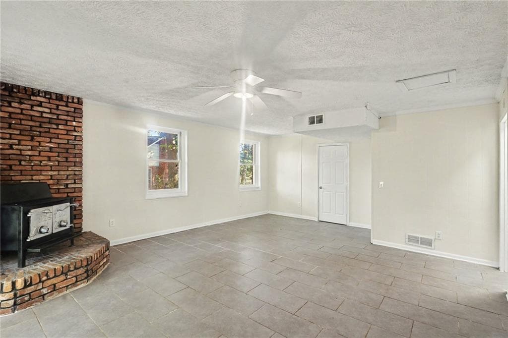 3 bedroom, 3 bathroom, 1,701 sq ft single family residence for sale at 8121 Woodcliff Trail, Riverdale, GA 30274 — photo 4