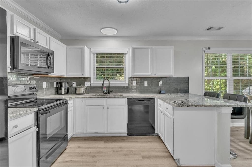 3 bedroom, 3 bathroom, 1,952 sq ft single family residence for sale at 4439 Flat Stone Drive, Snellville, GA 30039 — photo 8
