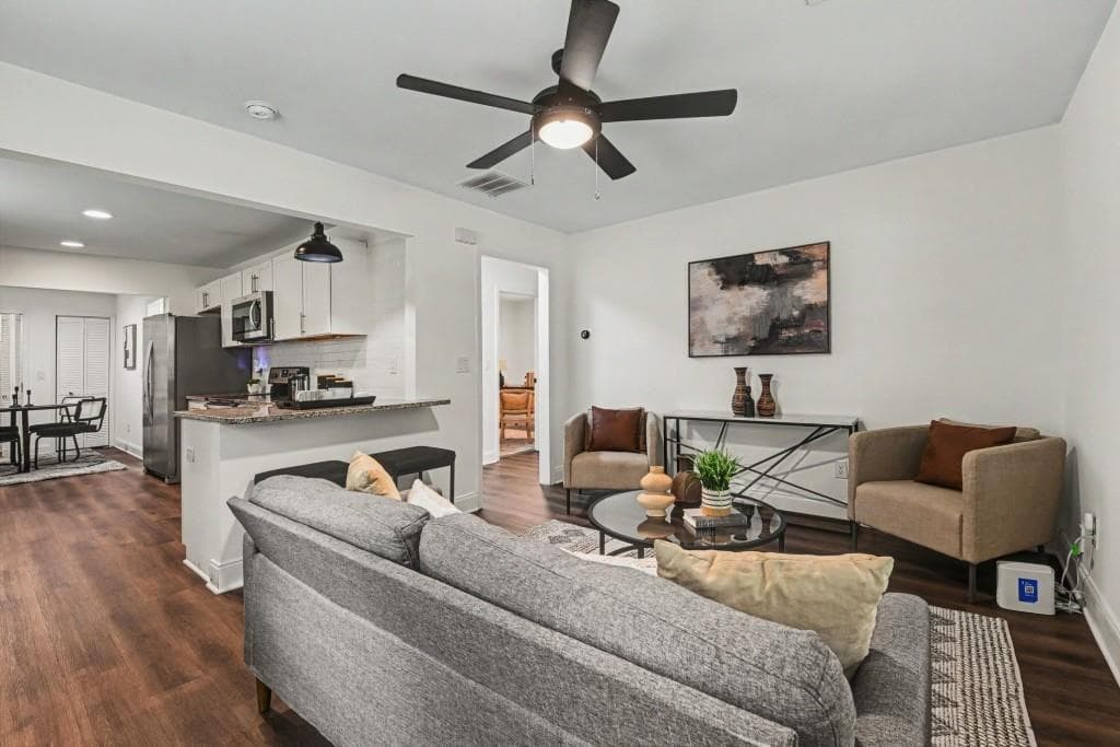 3 bedroom, 2 bathroom, 1,189 sq ft single family residence for sale at 678 Commercial, Atlanta, GA 30318 — photo 2