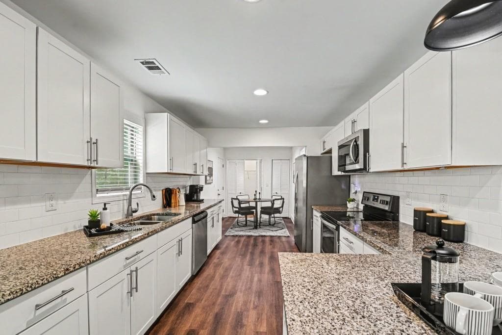 3 bedroom, 2 bathroom, 1,189 sq ft single family residence for sale at 678 Commercial, Atlanta, GA 30318 — photo 3