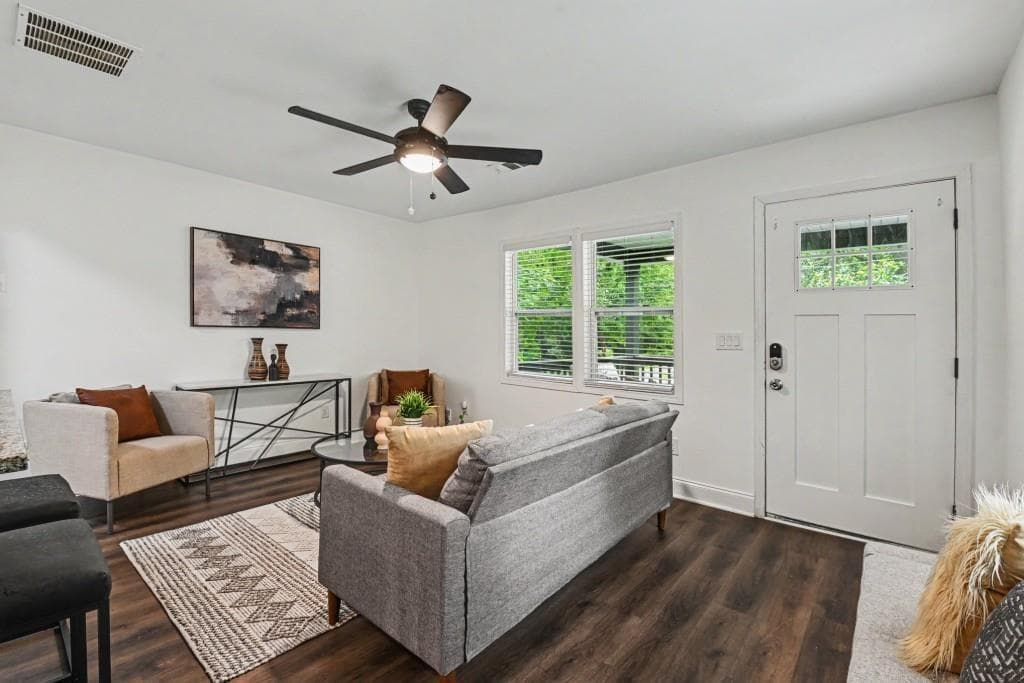 3 bedroom, 2 bathroom, 1,189 sq ft single family residence for sale at 678 Commercial, Atlanta, GA 30318 — photo 10