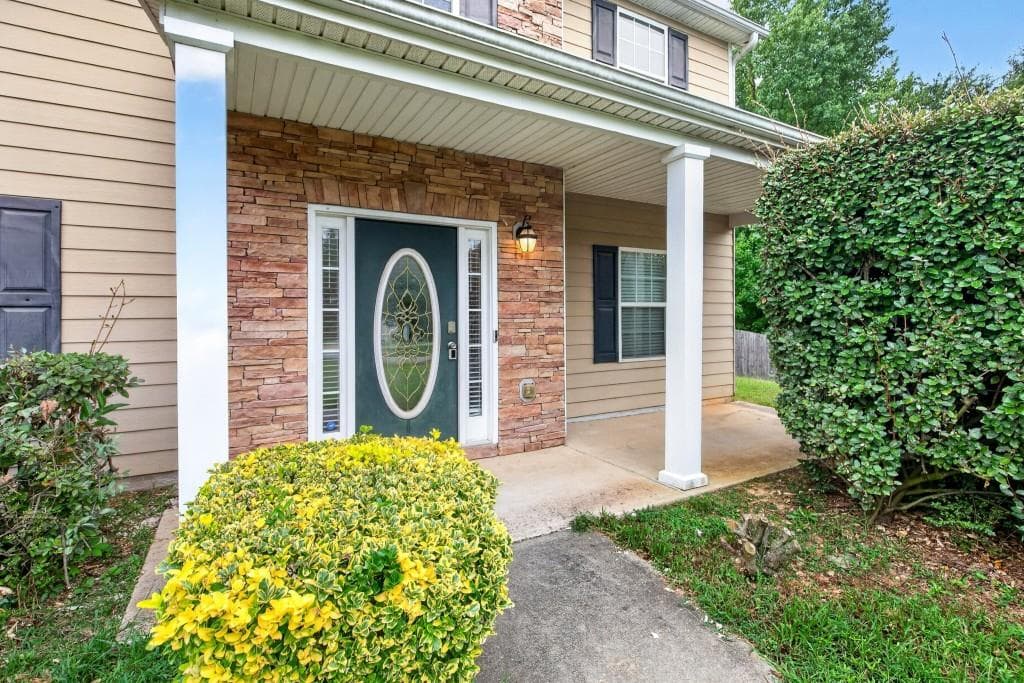 4 bedroom, 3 bathroom, 2,552 sq ft single family residence for sale at 719 Winesap Court, Hampton, GA 30228 — photo 3