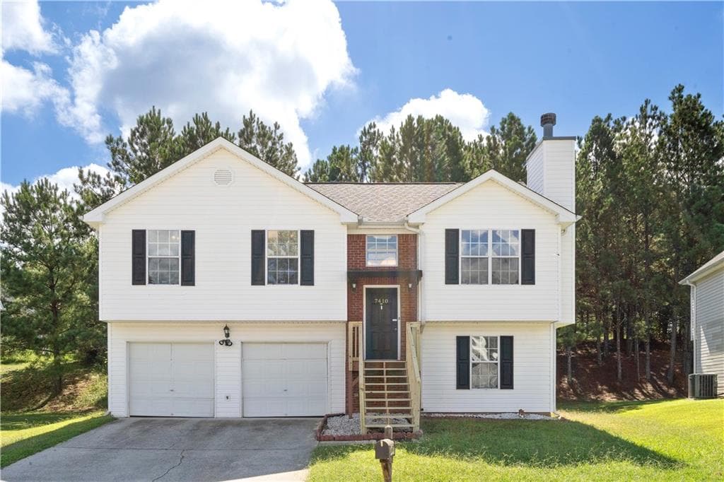 5 bedroom, 2 bathroom, 1,466 sq ft single family residence under contract at 7410 Petunia Drive, Riverdale, GA 30296
