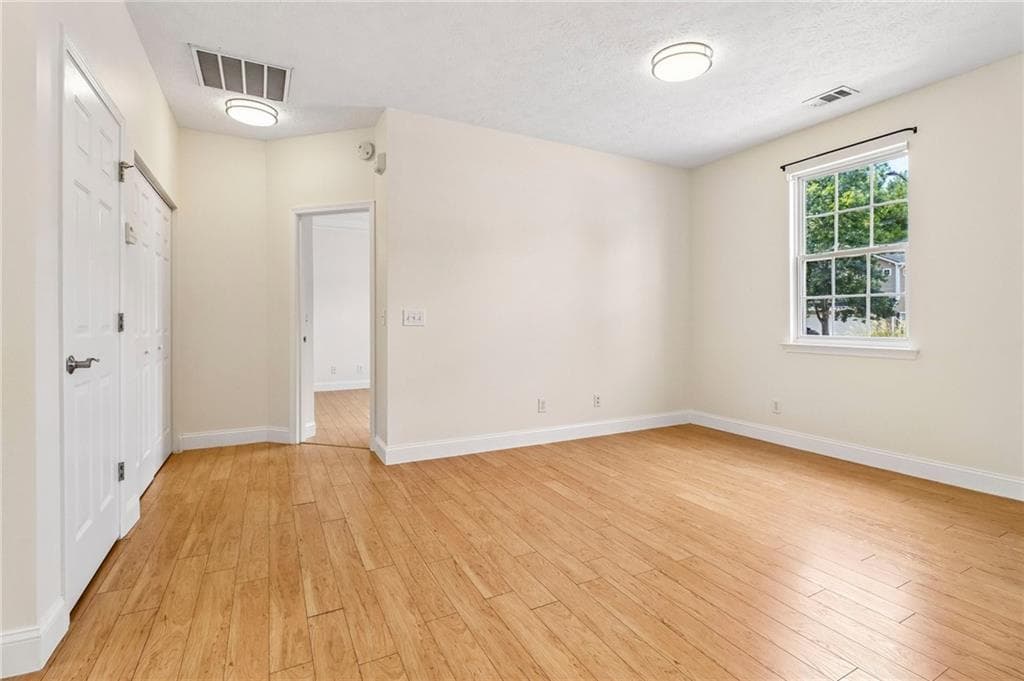 2 bedroom, 2 bathroom, 1,118 sq ft single family residence for sale at 213 W Oaks Place, Woodstock, GA 30188 — photo 6