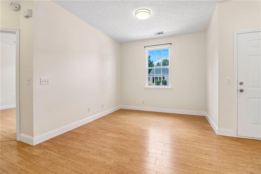 2 bedroom, 2 bathroom, 1,118 sq ft single family residence for sale at 213 W Oaks Place, Woodstock, GA 30188 — photo 7