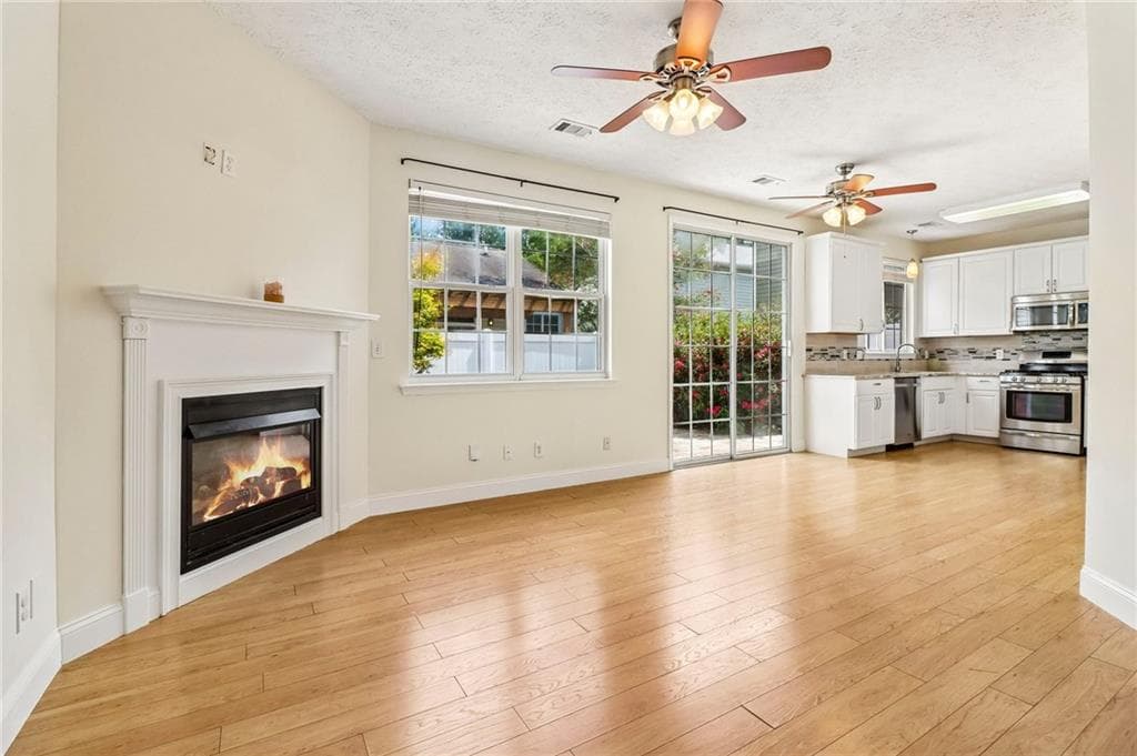 2 bedroom, 2 bathroom, 1,118 sq ft single family residence for sale at 213 W Oaks Place, Woodstock, GA 30188 — photo 8