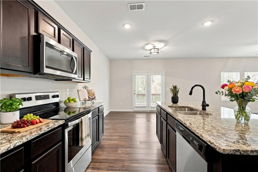 4 bedroom, 3 bathroom, 2,684 sq ft single family residence for sale at 5120 Minnow Lane, Cumming, GA 30028 — photo 7