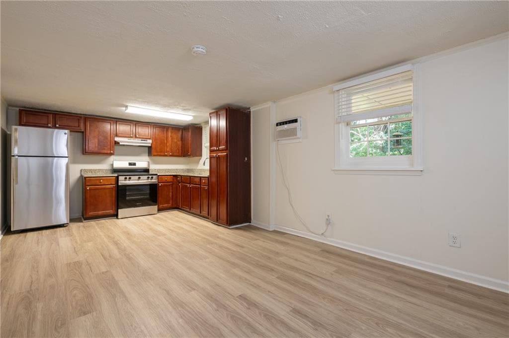 1 bedroom, 1 bathroom, 815 sq ft quadruplex for rent at 3454 Rockbridge Road C, Avondale Estates, GA 30002 for $895 a month — photo 2