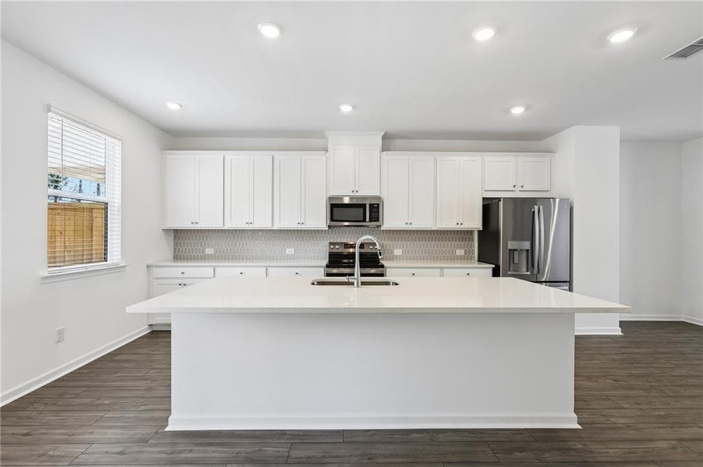 4 bedroom, 4 bathroom, 2,359 sq ft townhouse for sale at 623 Oak Bluff Drive, Cumming, GA 30040 — photo 2