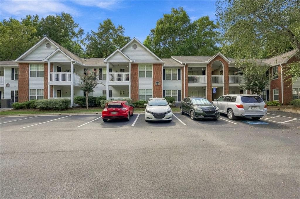 2 bedroom, 2 bathroom, 1,254 sq ft home for sale at 305 Streamside Drive, Roswell, GA