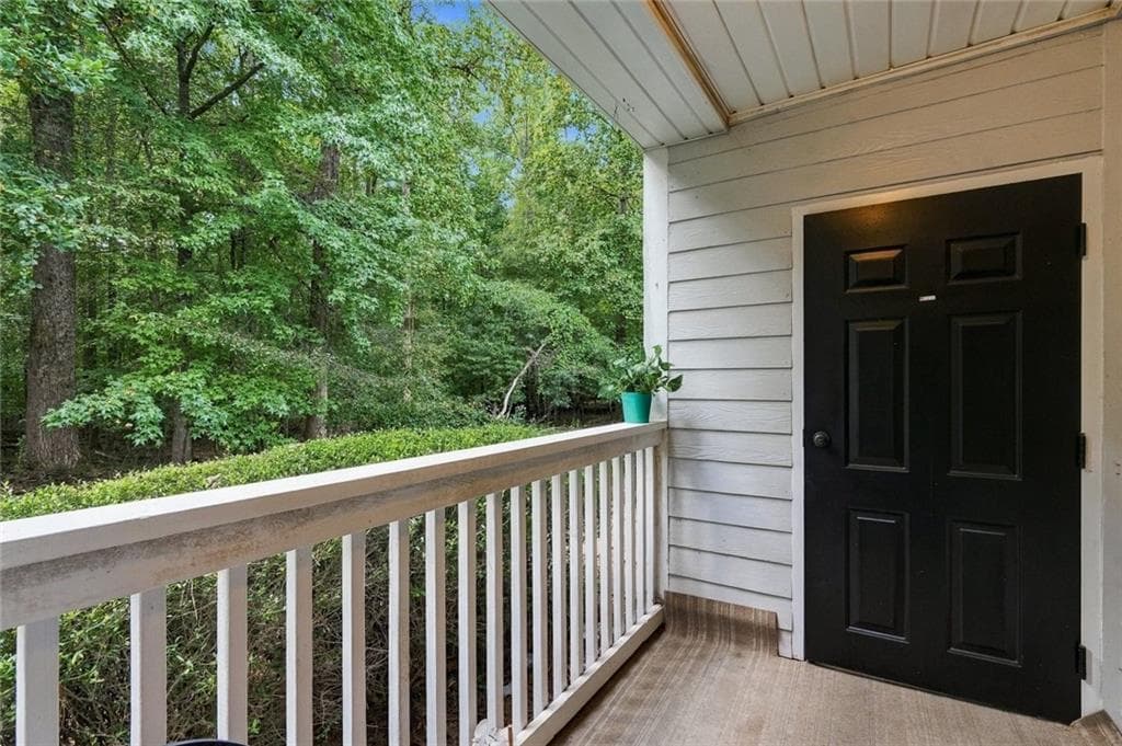 2 bedroom, 2 bathroom, 1,254 sq ft condominium for sale at 305 Streamside Drive, Roswell, GA 30076 — photo 3