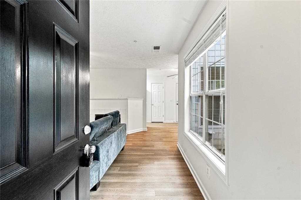 2 bedroom, 2 bathroom, 1,254 sq ft condominium for sale at 305 Streamside Drive, Roswell, GA 30076 — photo 4