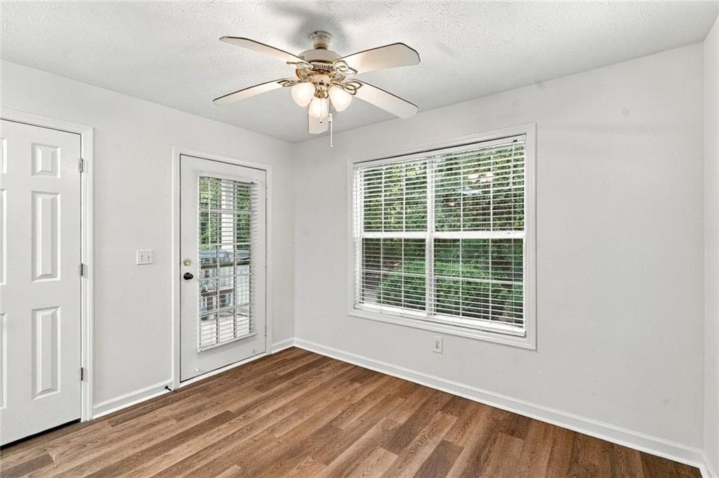 2 bedroom, 2 bathroom, 1,254 sq ft condominium for sale at 305 Streamside Drive, Roswell, GA 30076 — photo 5