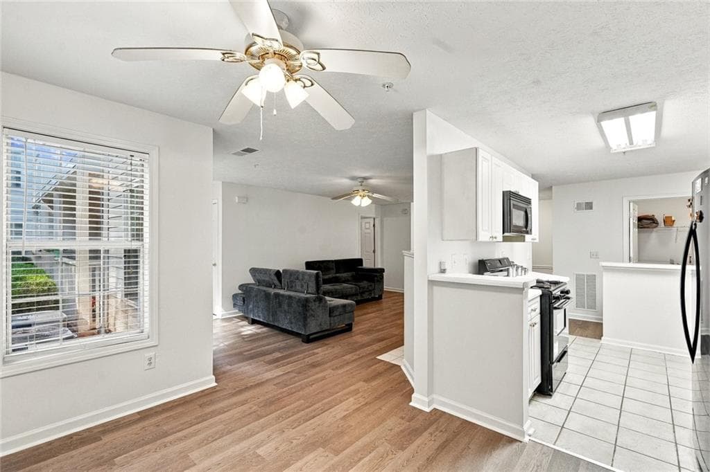 2 bedroom, 2 bathroom, 1,254 sq ft condominium for sale at 305 Streamside Drive, Roswell, GA 30076 — photo 6