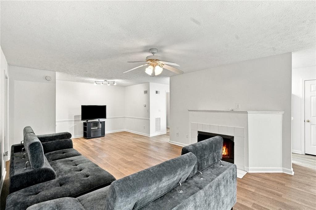 2 bedroom, 2 bathroom, 1,254 sq ft condominium for sale at 305 Streamside Drive, Roswell, GA 30076 — photo 7