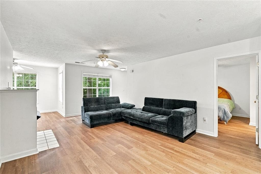 2 bedroom, 2 bathroom, 1,254 sq ft condominium for sale at 305 Streamside Drive, Roswell, GA 30076 — photo 9
