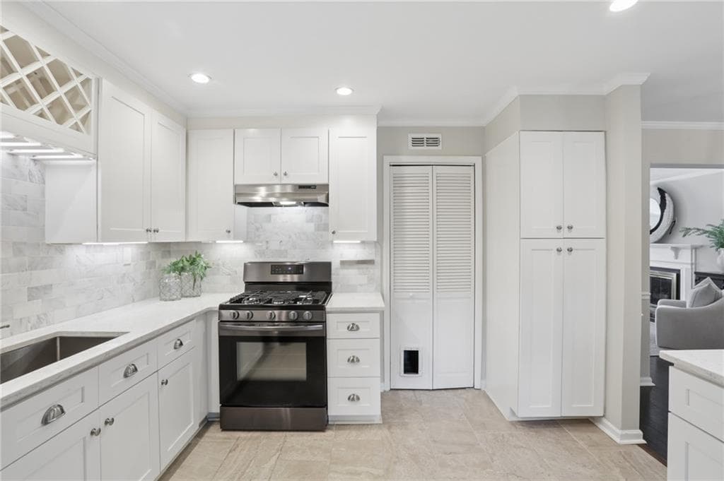 3 bedroom, 3 bathroom, 1,560 sq ft townhouse for sale at 11 Scotland Place, Atlanta, GA 30318 — photo 10