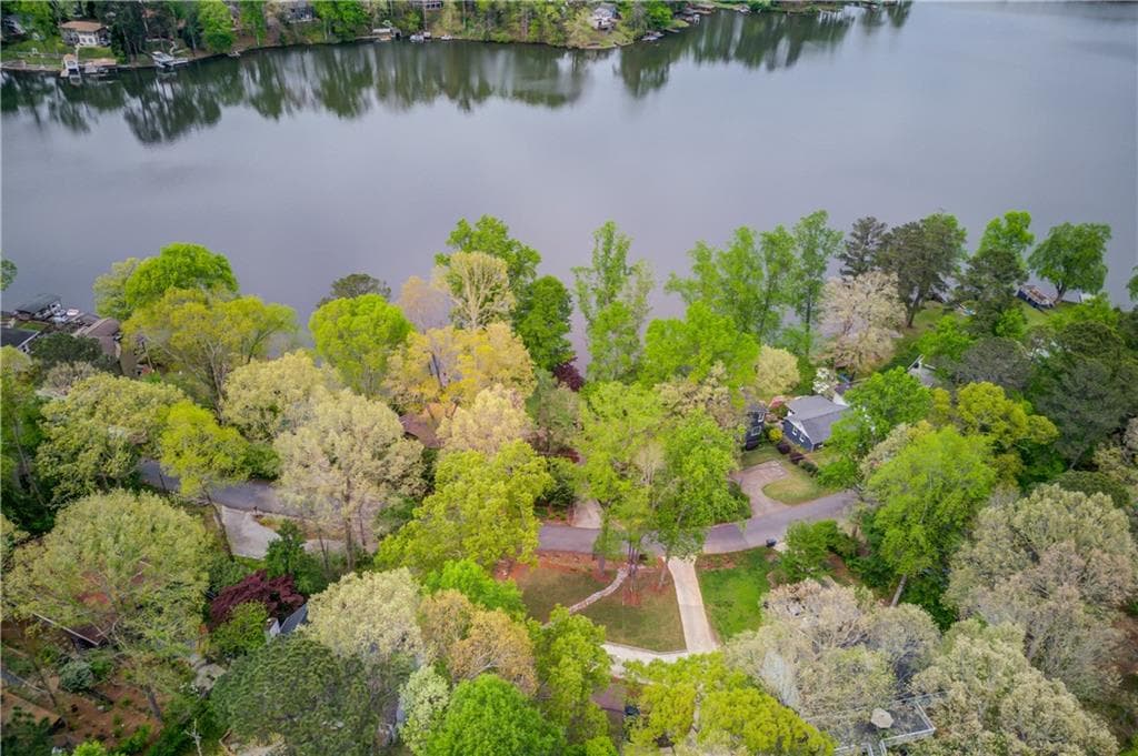 4 bedroom, 4 bathroom, 3,544 sq ft single family residence for sale at 8515 Lake Drive, Snellville, GA 30039 — photo 5
