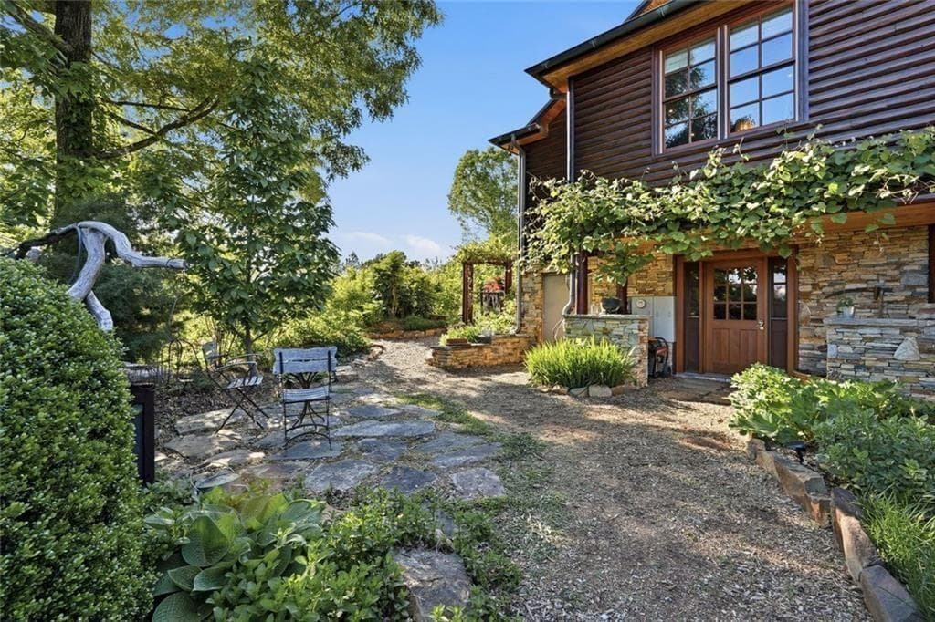 6 bedroom, 11 bathroom, 7,254 sq ft single family residence for sale at 1823 Shoal Creek Rd, Clarkesville, GA 30523 — photo 3