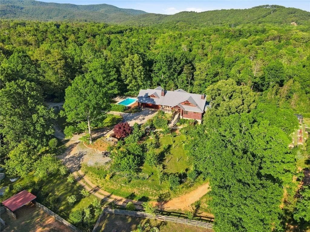 6 bedroom, 11 bathroom, 7,254 sq ft single family residence for sale at 1823 Shoal Creek Rd, Clarkesville, GA 30523 — photo 5