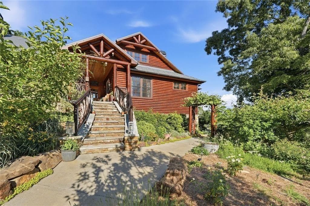 6 bedroom, 11 bathroom, 7,254 sq ft single family residence for sale at 1823 Shoal Creek Rd, Clarkesville, GA 30523 — photo 9