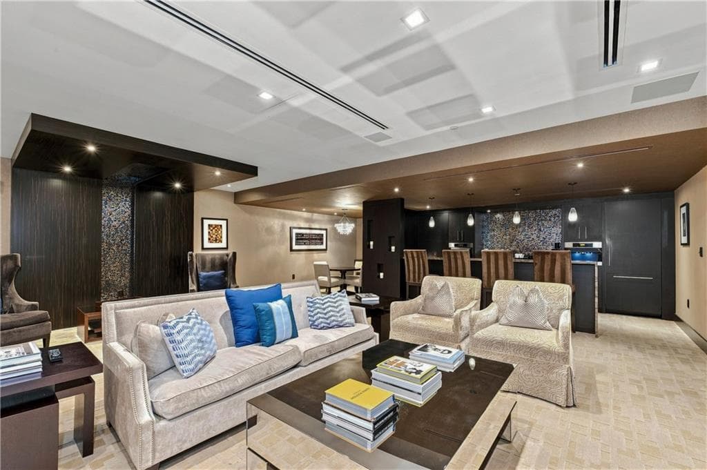 2 bedroom, 3 bathroom, 3,180 sq ft condominium for sale at 3376 Peachtree Road 42A, Atlanta, GA 30326 — photo 5