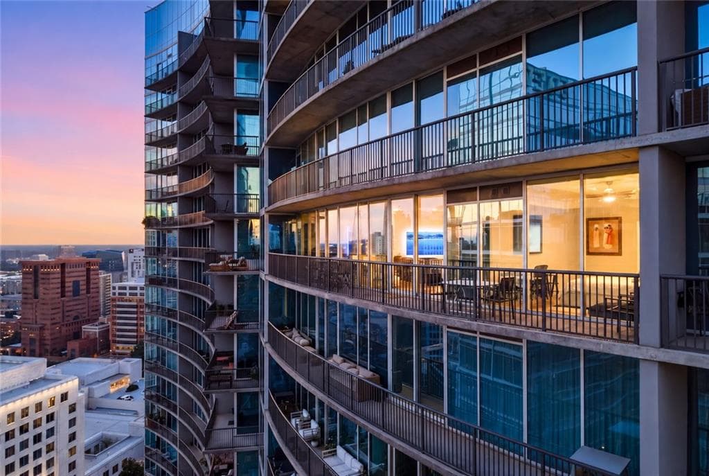 2 bedroom, 3 bathroom, 1,866 sq ft condominium for sale at 1080 Peachtree Street 2905, Atlanta, GA 30309 — photo 2